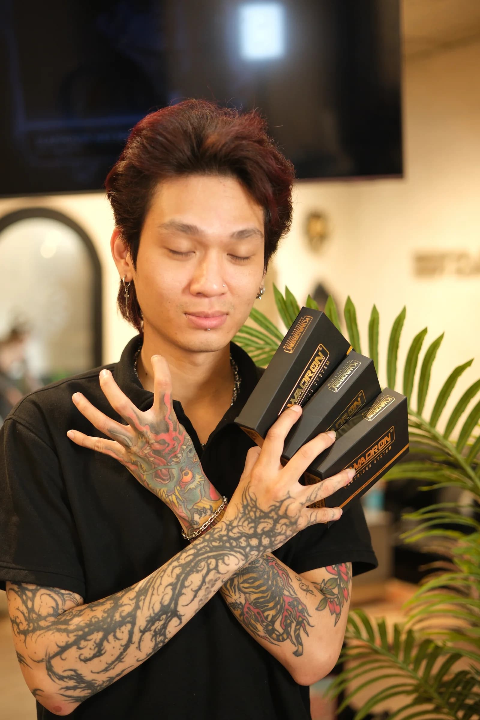 Nhut Minh with Kwadron Needles